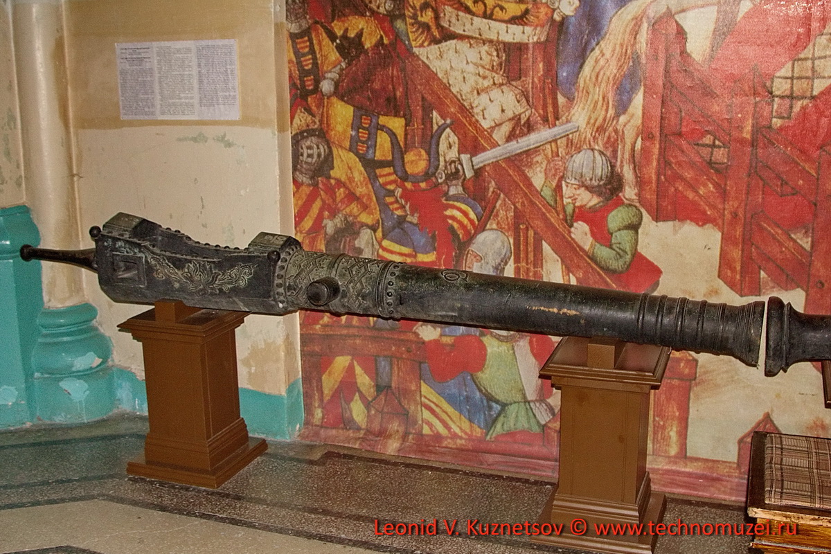 Португальская бронзовая пушка в Артиллерийском музее