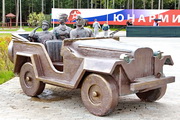 Памятник автомобиль ГАЗ-67Б героям фильма "Офицеры"в парке "Патриот"