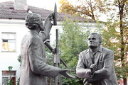 Памятник "Встреча Королёва с Циолковским" в Калуге