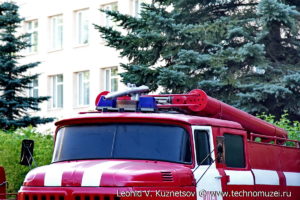 Пожарная цистерна АЦ-40(131) модель 137А в музее пожарной техники в Иваново