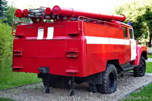 Пожарная цистерна АЦ-40(130) модель 63Б в музее пожарной техники в Иваново
