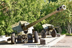 Пушка Д-20 на выставке военной техники в парке 35-летия Победы в Кинешме