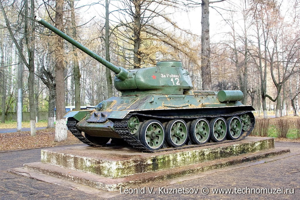 Танк памятник Т-34 в Костроме