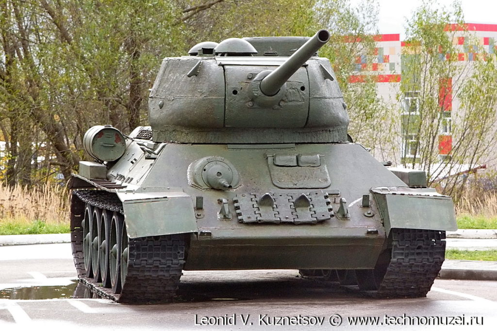 Танк Т-34-85 в Парке Победы в Костроме