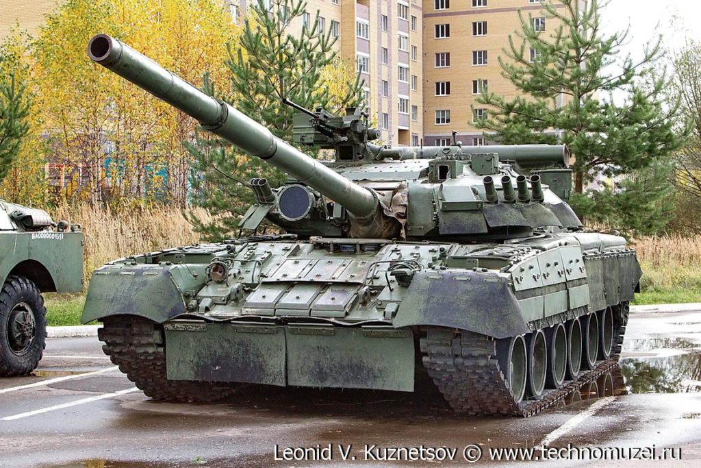 Танк Т-80УД Береза в Парке Победы в Костроме