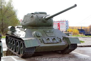 Танк Т-34-85 в Парке Победы в Костроме