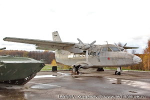Самолет Let L-410 Turbolet в Парке Победы в Костроме