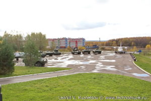 Парк Победы в Костроме площадка с военной техникой