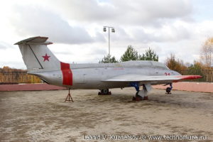 Самолет Aero L-29 Delfin в Парке Победы в Костроме