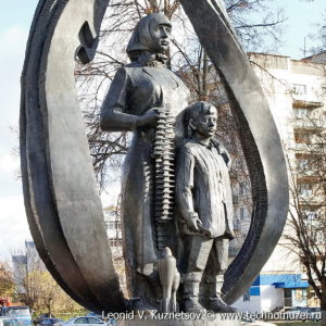 Памятник "Труженикам тыла" в Костроме