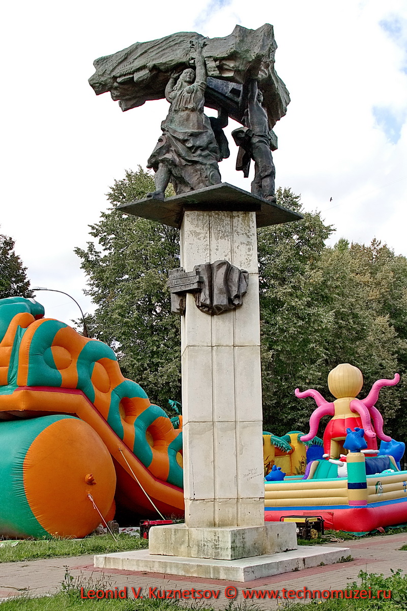 Памятник труженикам сельского хозяйства в Кудиново