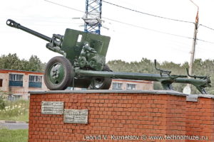 Пушка ЗиС-3 памятник воинам 82-й мотострелковой дивизии в Можайске