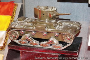 Модель танка Т-26, подарок от испанских танкистов Музей Вооруженных Сил в Москве