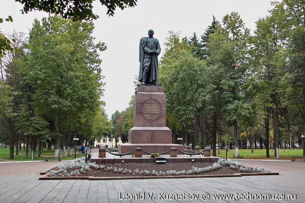 Памятник генералу Гуртьеву в Орле