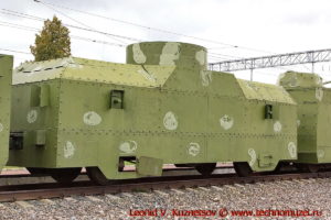 Одноорудийная бронеплощадка типа ОБ-3 бронепоезда на станции Чернь