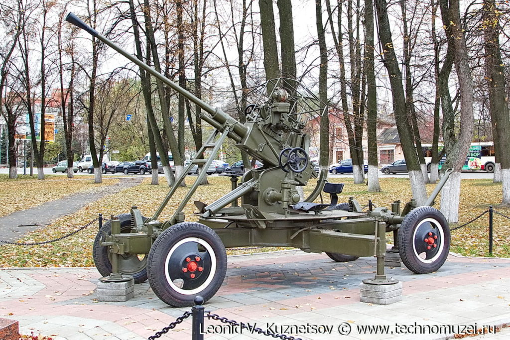 Памятник защитникам Ярославского неба 37-мм пушка образца 1939 года