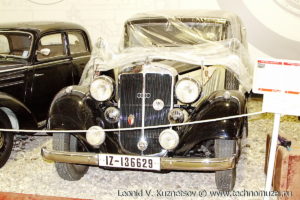 Двухдверный кабриолет Horch 830Bk в музее Московский транспорт