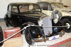 Седан Mercedes-Benz 170S в музее Московский транспорт
