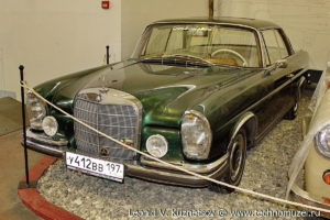 Купе Mercedes-Benz в W111 в музее Московский транспорт