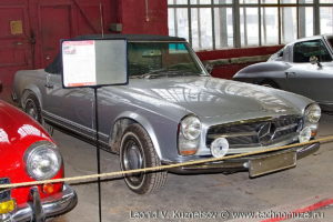 Купе Mercedes-Benz 280SL в музее Московский транспорт