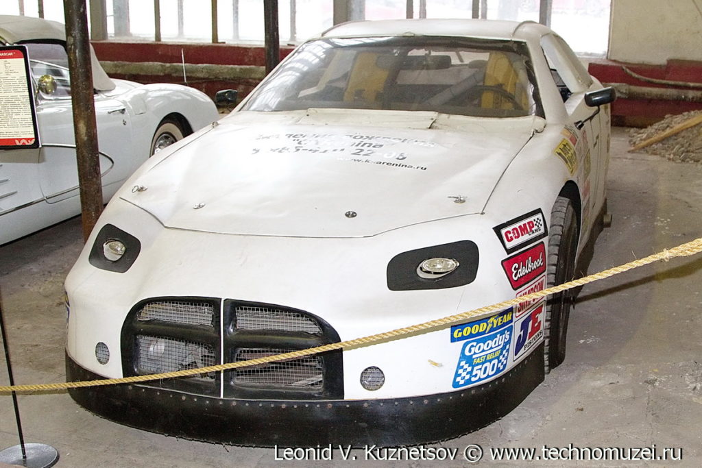 Ford Taurus NASCAR в музее Московский транспорт