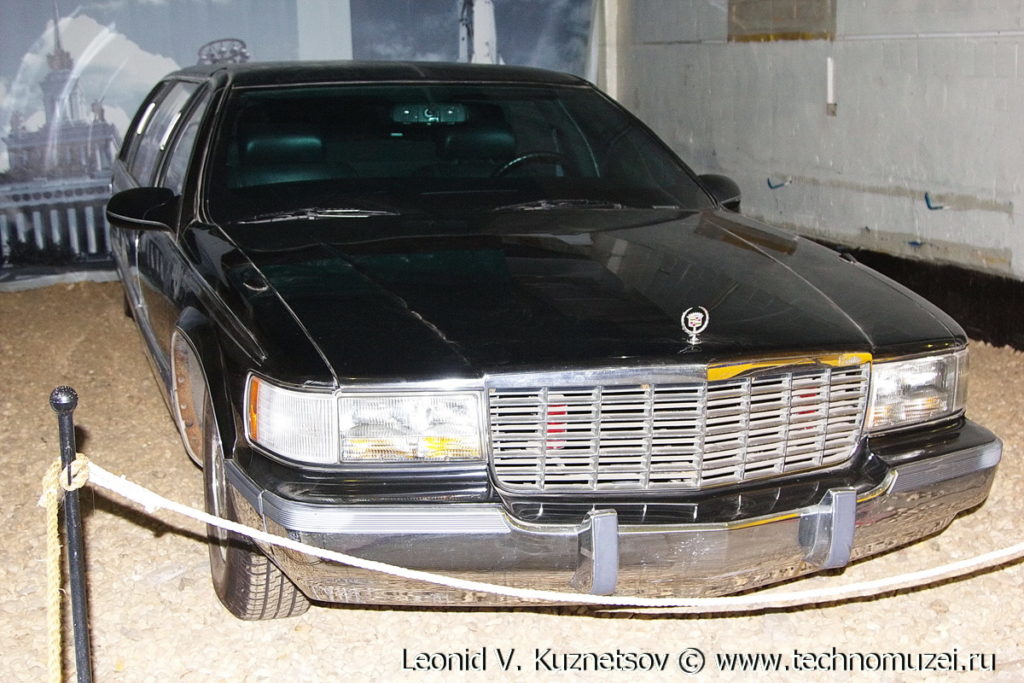 Cadillac Fleetwood Brougham 1994 года в музее Московский транспорт