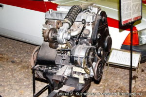 Двигатель АЗЛК-21413 в музее Московский транспорт