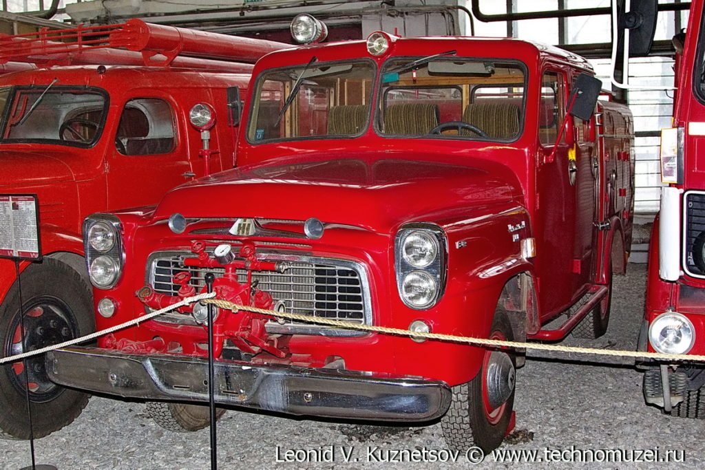 Пожарный автомобиль International Harvester в музее Московский транспорт