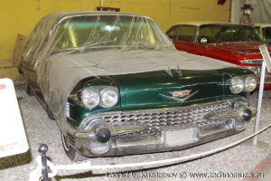 Седан Cadillac Series 62 1958 года в музее Московский транспорт