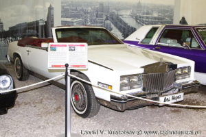 Кабриолет Cadillac Eldorado 1983 года в музее Московский транспорт