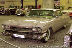 Седан Cadillac Sedan DeVille 1959 года в музее Московский транспорт