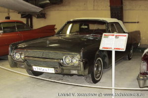 Кабриолет Lincoln Continental 1963 года в музее Московский транспорт