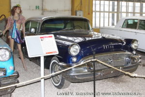 Хардтоп Buick Special Riviera 1955 года в музее Московский транспорт