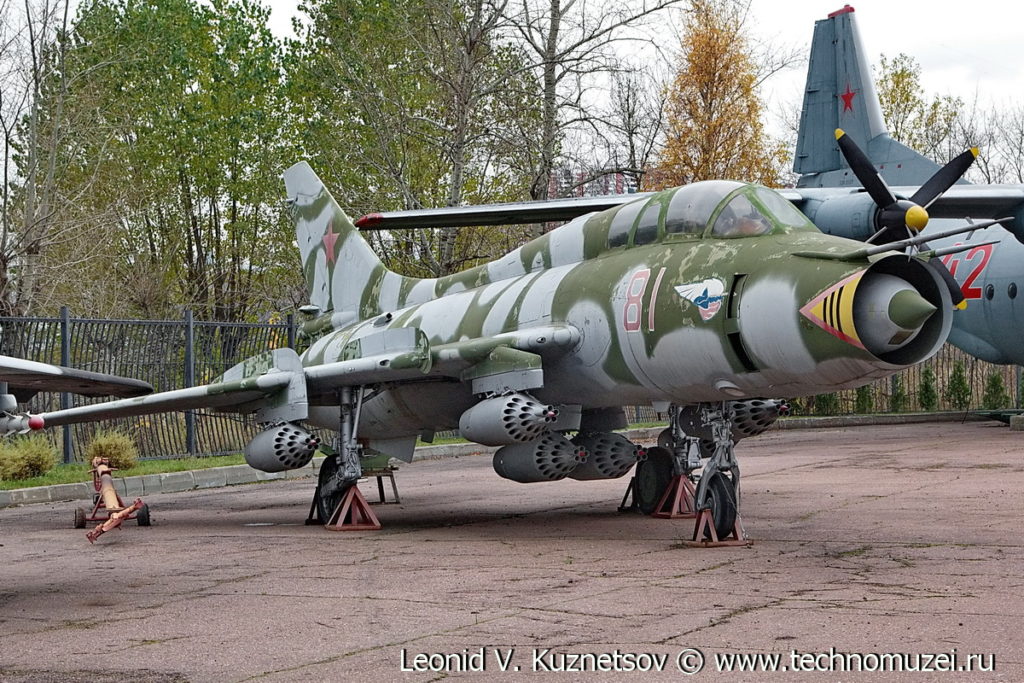 Истребитель-бомбардировщик Су-17М3 Су-22УМЗК в Музее на Поклонной горе