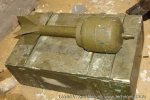 Самодельная мина со стабилизатором на выставке "Операция в Сирии" в парке Патриот