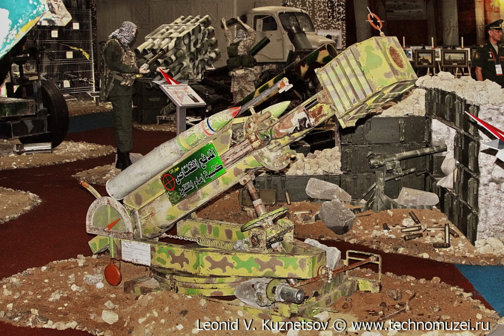 Захваченное у террористов кустарное орудие на выставке "Операция в Сирии" в парке Патриот