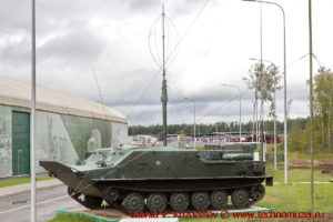 Командно-штабная машина БТР-50ПУМ в парке Патриот