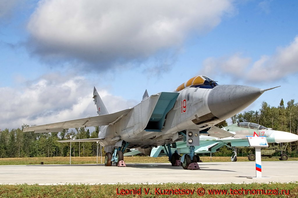 Истребитель-перехватчик МиГ-31 в парке Патриот