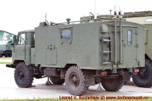 Командно-штабная машина Р-142 Деймос в парке Патриот
