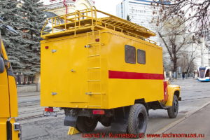 ЗиЛ-130 вышка для ремонта контактной сети на параде трамваев в Москве