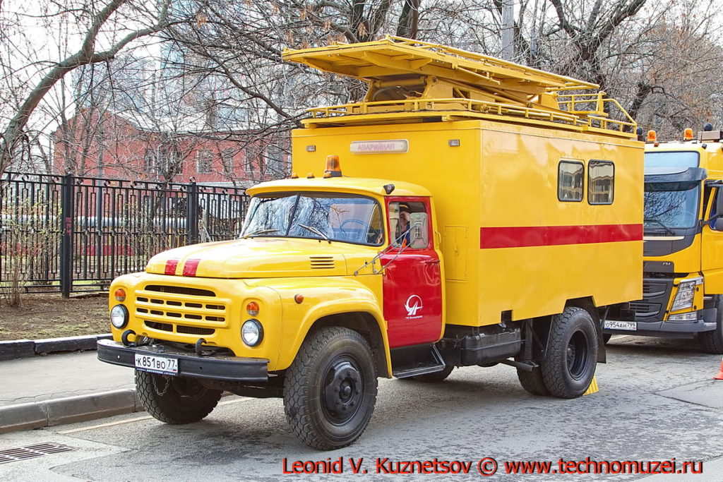 ЗиЛ-130 вышка для ремонта контактной сети на параде трамваев в Москве