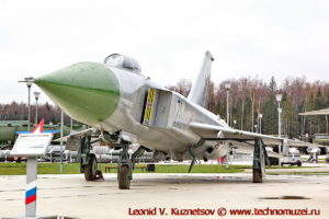 Истребитель-перехватчик Су-15 в парке Патриот