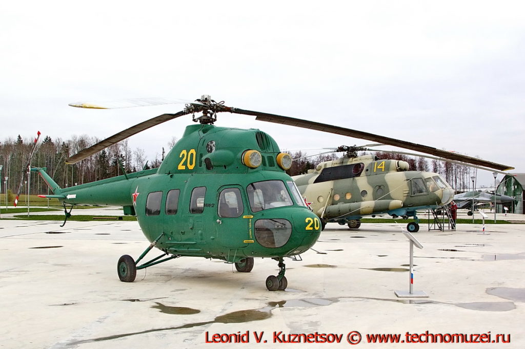 Многоцелевой вертолет Ми-2 в парке Патриот