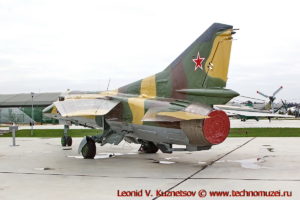 Истребитель-бомбардировщик МиГ-27 в парке Патриот