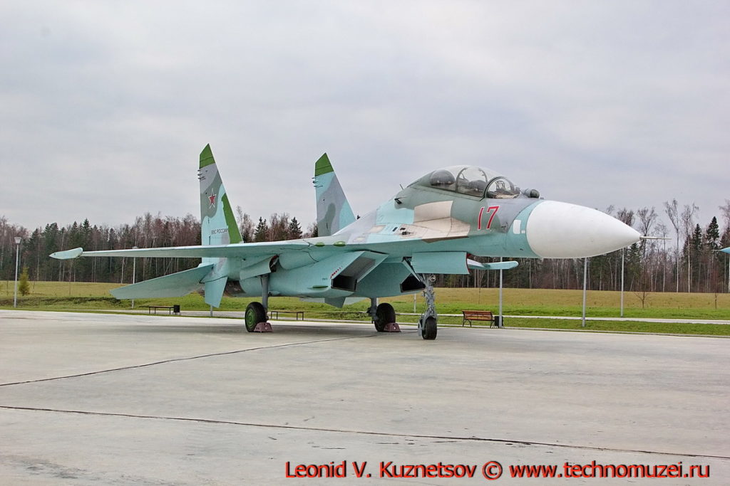 Истребитель Су-27УБ в парке Патриот