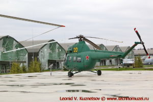 Многоцелевой вертолет Ми-2 в парке Патриот