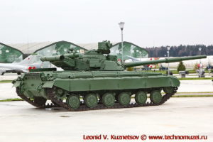 Танк Т-64Б в парке Патриот