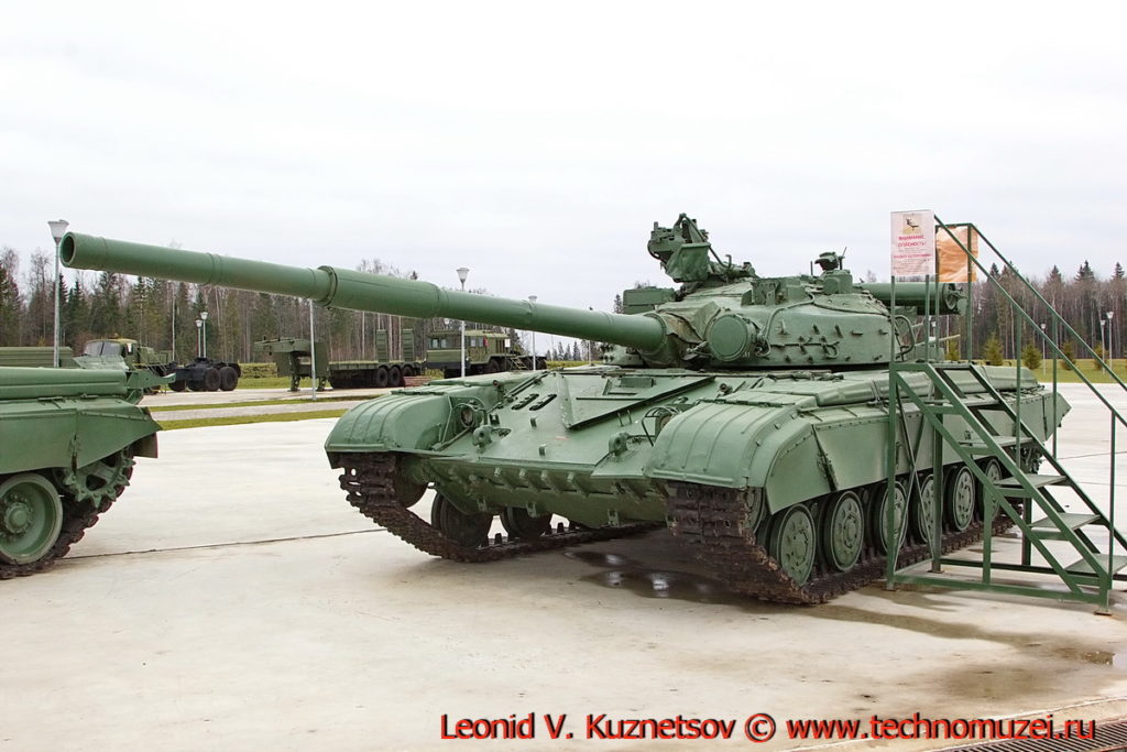 Танк Т-64Б в парке Патриот