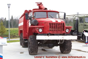 Пожарная автоцистерна АЦ-5,5(5557) в парке Патриот