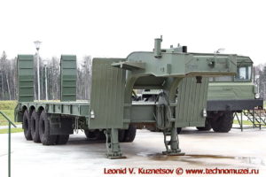 Полуприцеп-тяжеловоз для перевозки танков в парке Патриот